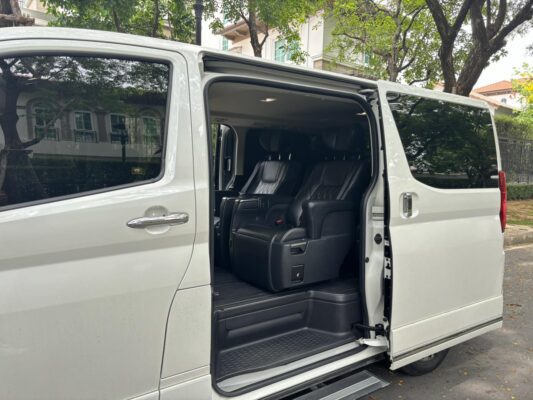 ให้เช่ารถ Majesty พร้อมคนขับ